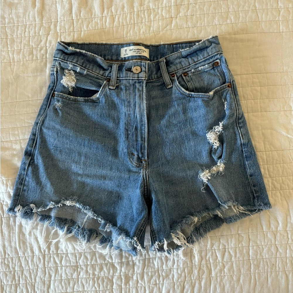 Abercrombie 4” Mom Shorts